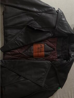 Women’s cropped dark brown Leather Jacket